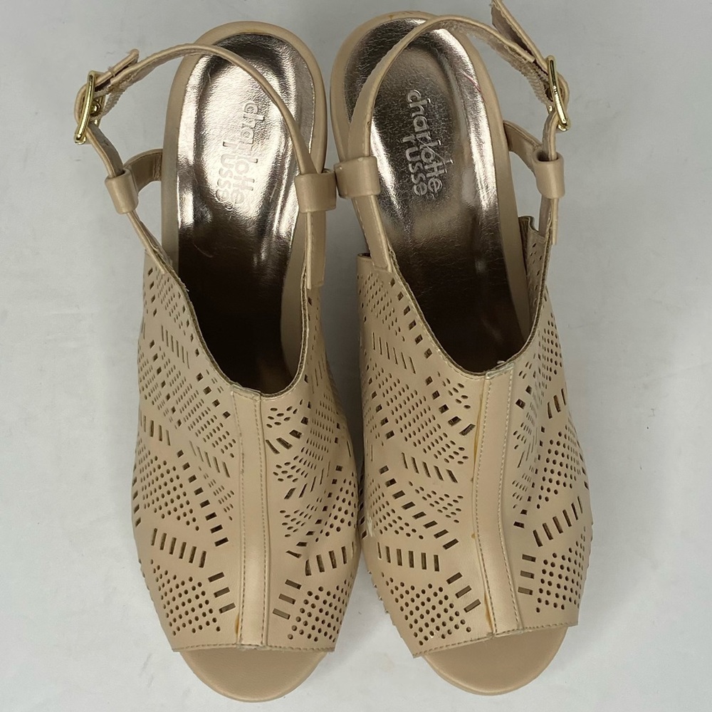 Nude wedges